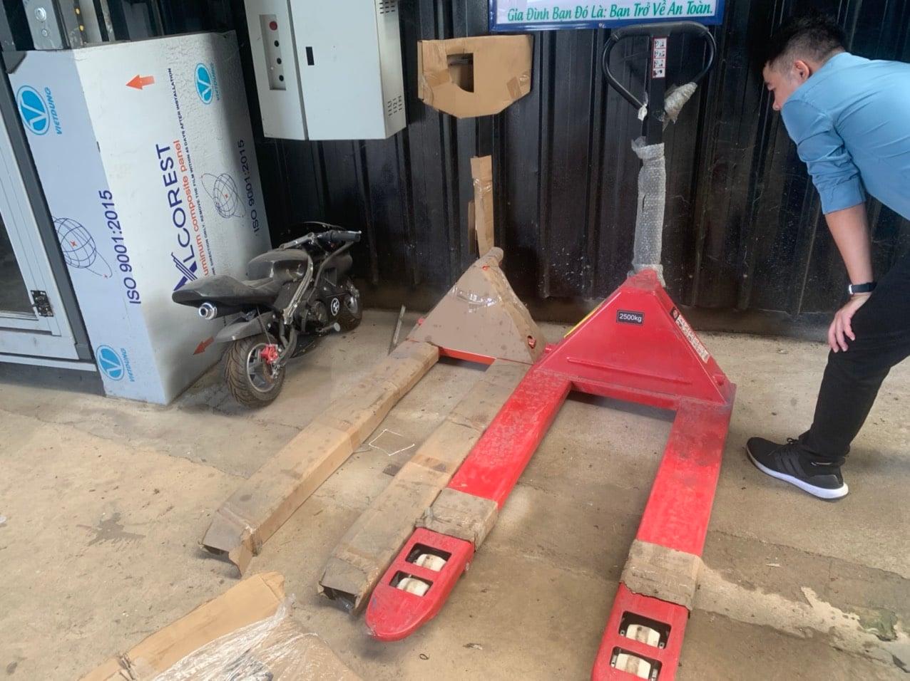Sample 1 (hand pallet truck).jpg